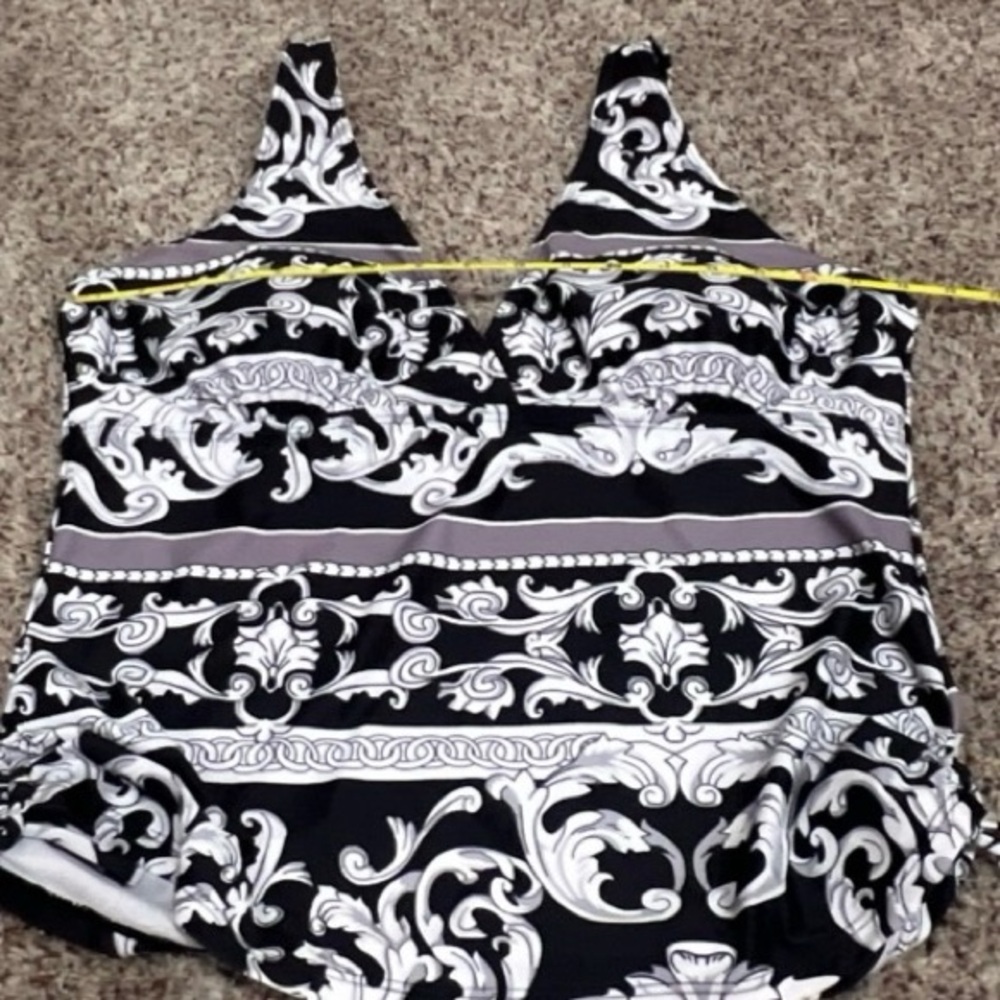 Women’s Black and White Fitted Crossed Front Swim Tankini Top size XL - Picture 7 of 10